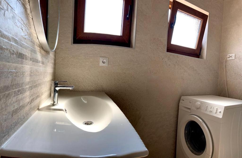 Studio apartman Luka Starigrad Paklenica Bagian luar foto